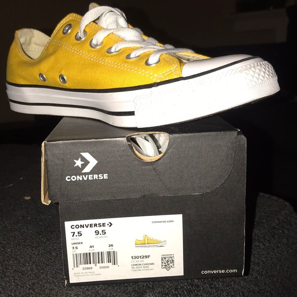 Yellow low top converse